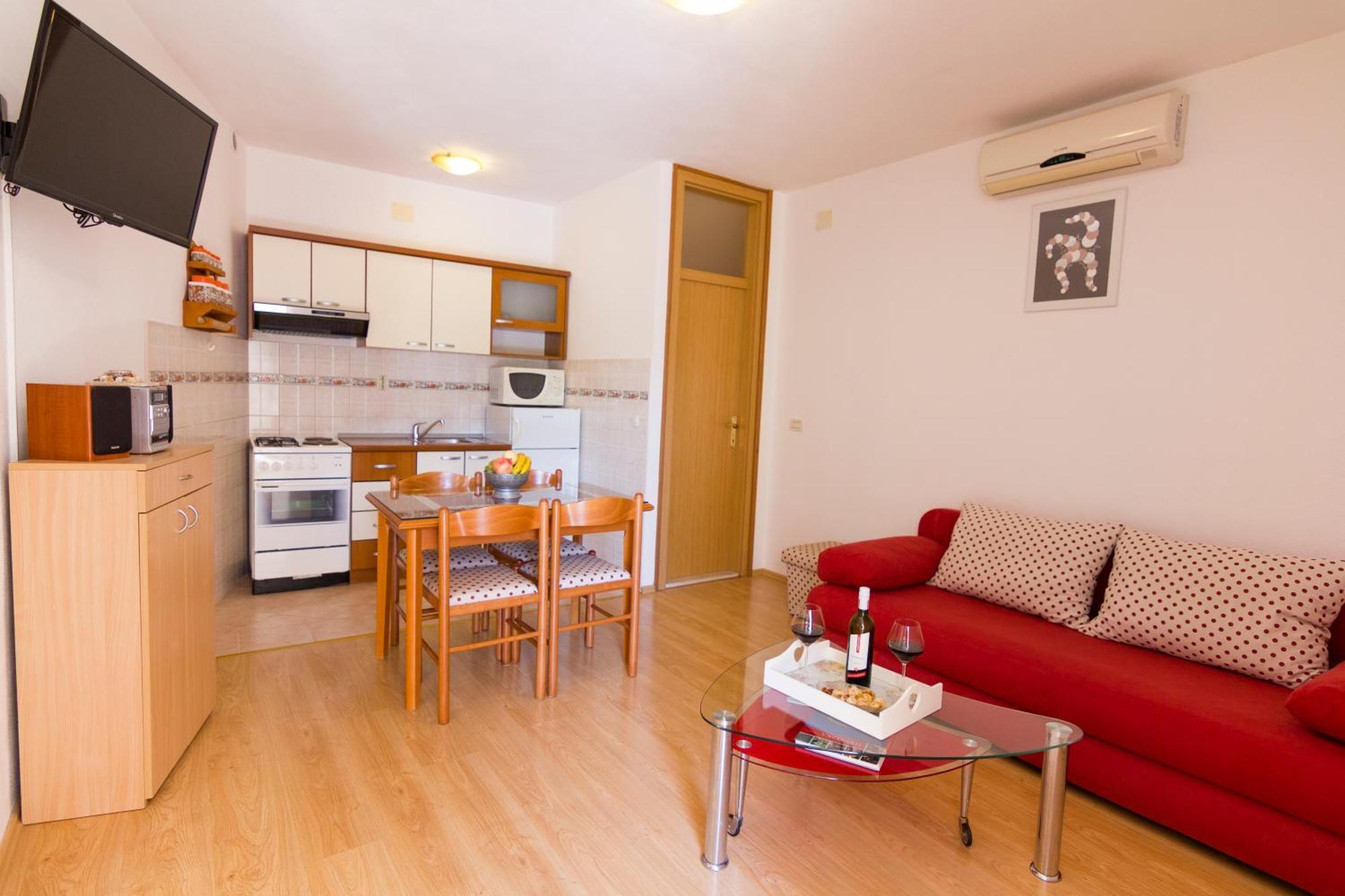 Apartman Vulic Apartamento Tučepi Exterior foto